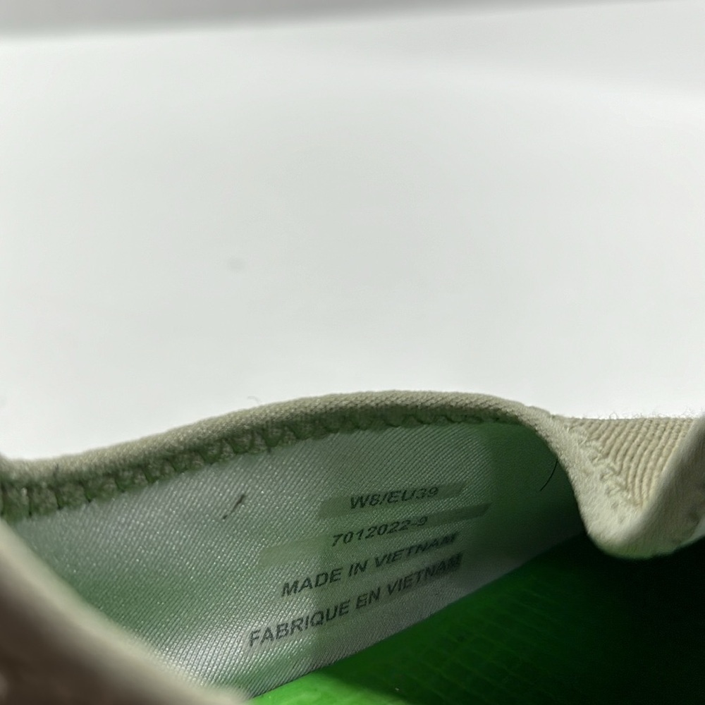 Oofos Oomg eeZee Slip On Sneaker Canvas Shoes Olive Green White Women's Size 8 - Picture 7 of 9